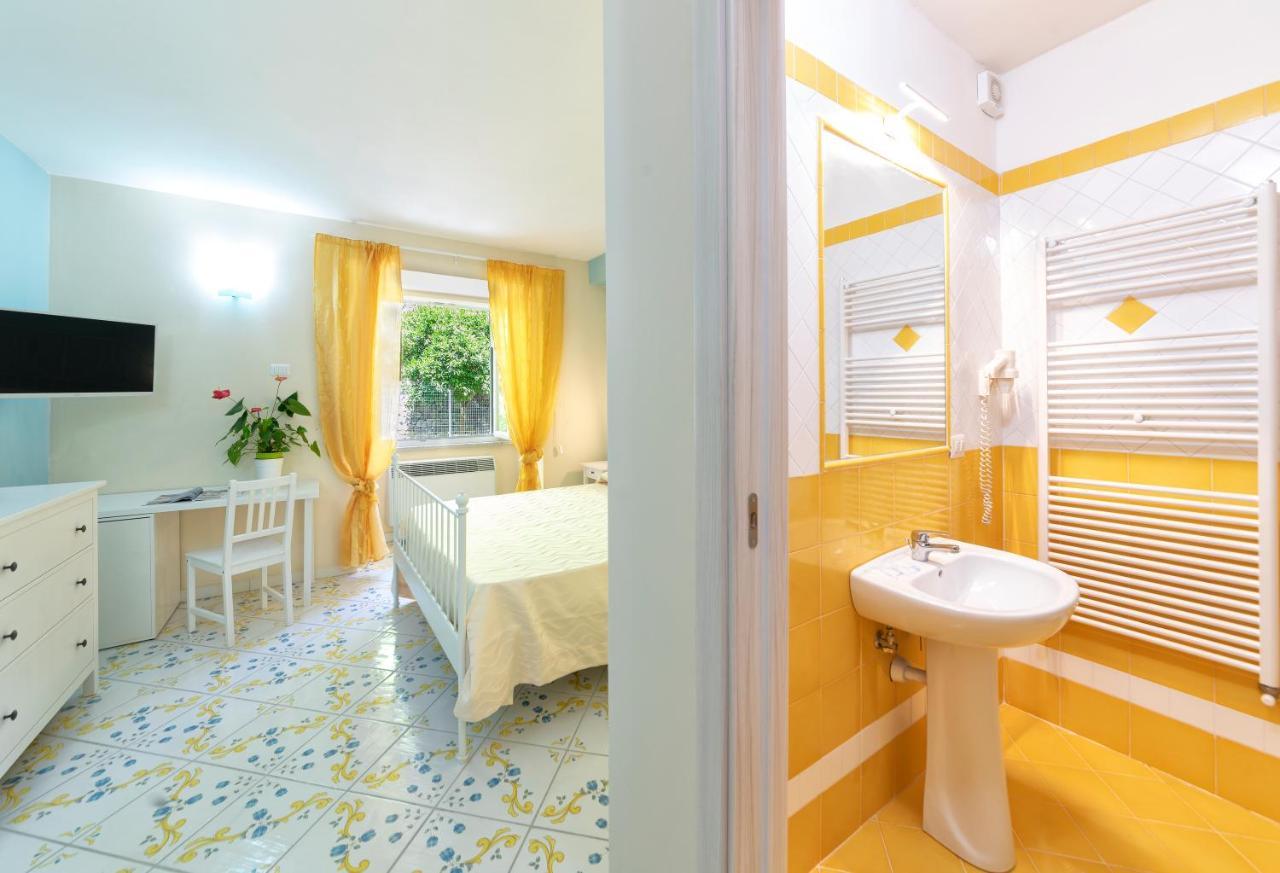 Hotel Il Nespolo Казамиччола-Терме Экстерьер фото