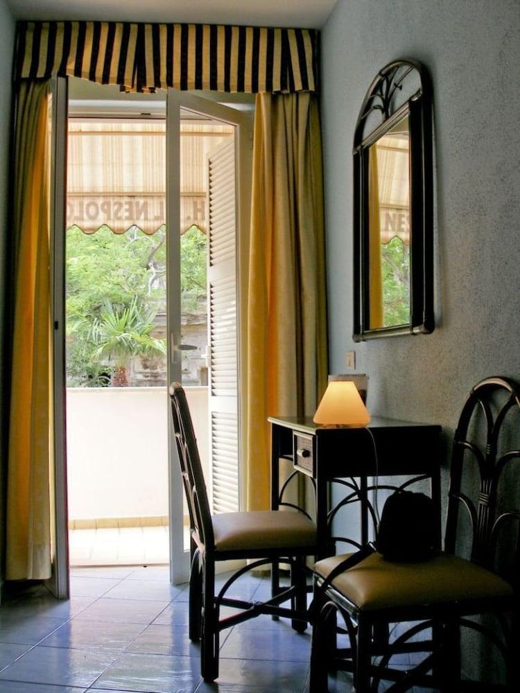 Hotel Il Nespolo Казамиччола-Терме Экстерьер фото