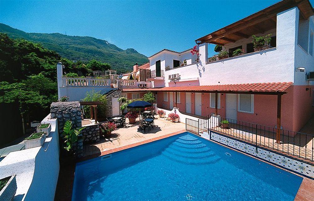 Hotel Il Nespolo Казамиччола-Терме Экстерьер фото
