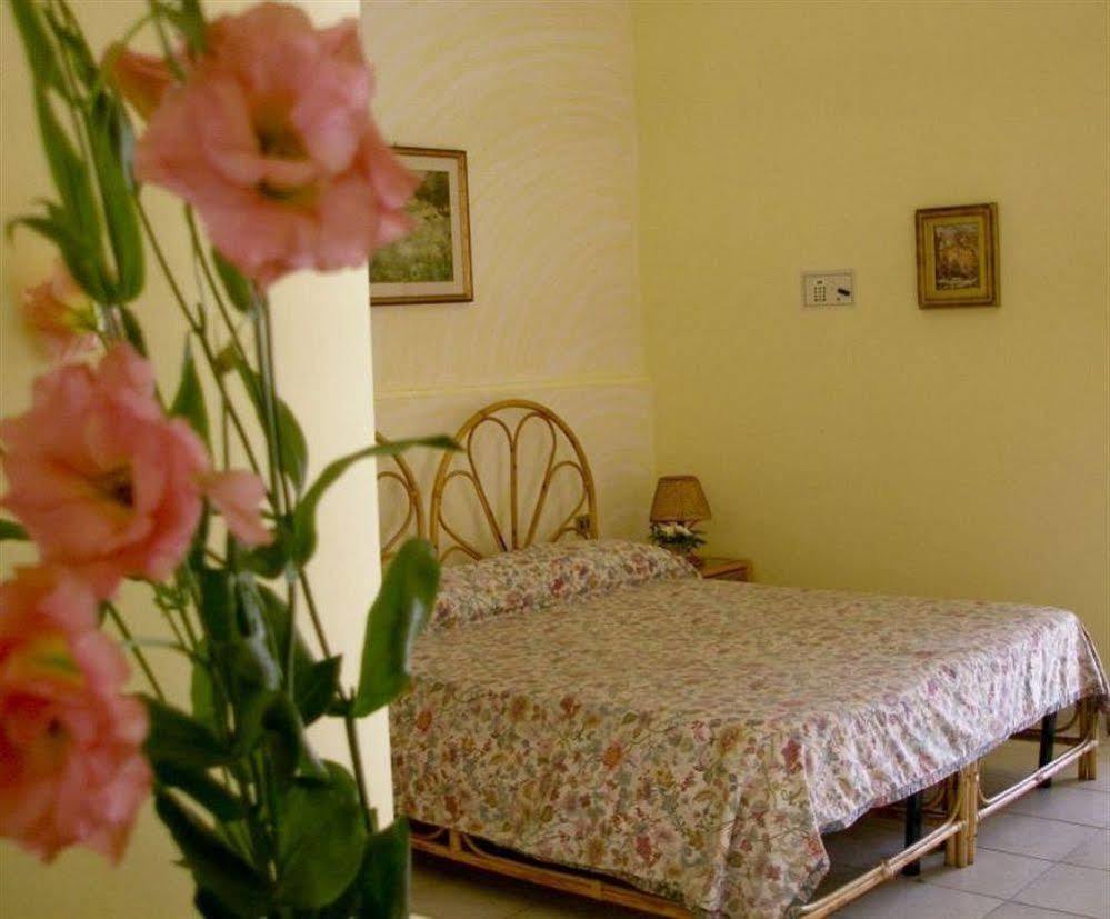 Hotel Il Nespolo Казамиччола-Терме Экстерьер фото